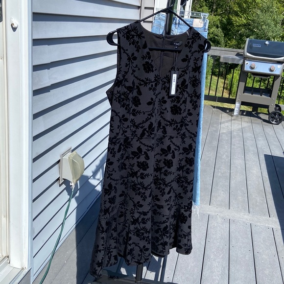 Le Gali black sleeveless Mirella Dress size Medium NWT - Picture 2 of 8
